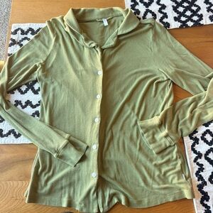 Goosebumps Green Ribbed Button-Up Top Womens size large L